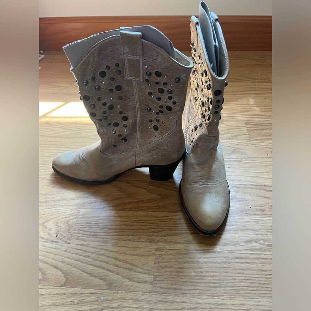 Women’s Tan Bullboxer Boots with Rhinestone Details, Size 37 (6.5)